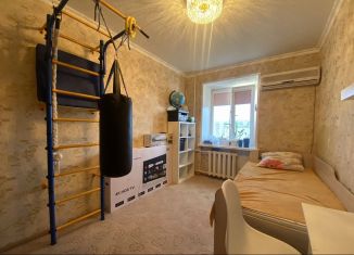 Продается 2-ком. квартира, 43 м2, Тобольск, 9-й микрорайон, 5Б