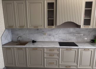 Продаю двухкомнатную квартиру, 70 м2, Махачкала, улица Ахмата-Хаджи Кадырова, 122-126