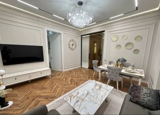 Сдам 3-ком. квартиру, 110 м2, Татарстан, улица Кави Наджми, 22А