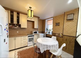 Продается 3-комнатная квартира, 65.6 м2, Киров, улица Ленина, 191