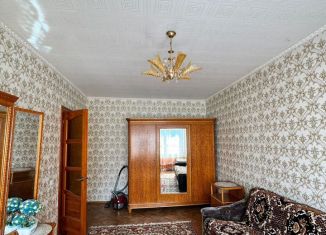 Сдам в аренду 3-комнатную квартиру, 62 м2, Курск, улица Крюкова, 16