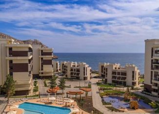 Продаю 1-комнатную квартиру, 42 м2, Судак, Набережная улица, 75