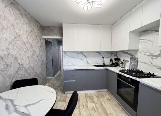 Двухкомнатная квартира на продажу, 50 м2, Азнакаево, улица Шайхутдинова, 5