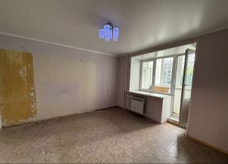 Продается трехкомнатная квартира, 58 м2, Тюмень, улица 30 лет Победы, 126