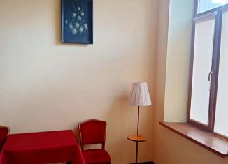 Продажа 3-ком. квартиры, 64 м2, Ялта, Морская улица, 5