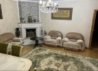 Продается трехкомнатная квартира, 100 м2, Махачкала, улица Амирханова, 30