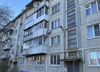 3-комнатная квартира на продажу, 70 м2, Армавир, улица Лермонтова, 72