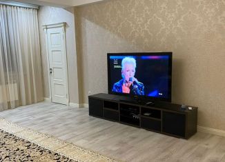 Сдам 2-комнатную квартиру, 130 м2, Махачкала, улица Тулпара Мусалаева, 16, ЖК Лазурный Берег