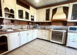 Продаю 4-ком. квартиру, 163 м2, Старый Оскол, улица 22-го Партсъезда, 1