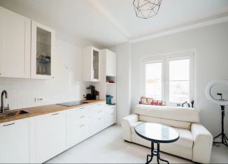 Продам 2-ком. квартиру, 75 м2, Сочи, Красноармейская улица, 5