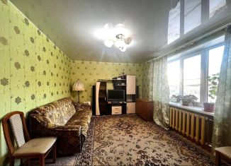 Продаю 2-ком. квартиру, 58.2 м2, Волхов, улица Мичурина, 1