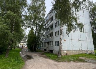Продается 2-ком. квартира, 53 м2, Порхов, Красноармейская улица, 9