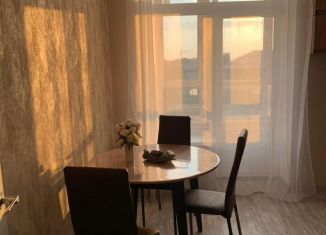 Аренда двухкомнатной квартиры, 70 м2, Аксай, улица Речников, 16к1