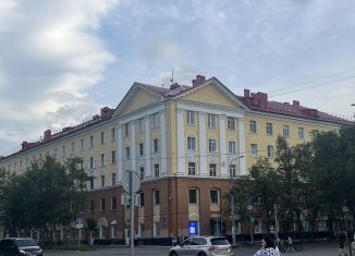 Продается двухкомнатная квартира, 55.4 м2, Мурманск, улица Адмирала Флота Лобова, 39/13