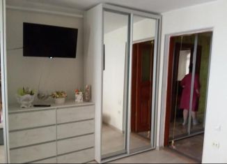 Продается 2-ком. квартира, 41.5 м2, Евпатория, улица Революции, 11