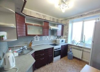 Сдаю в аренду трехкомнатную квартиру, 65 м2, Тобольск, 10-й микрорайон, 67