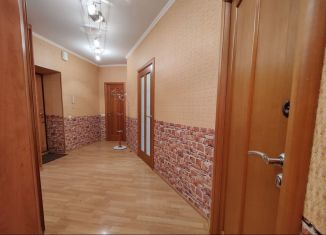 Сдается трехкомнатная квартира, 100 м2, Мытищи, улица Белобородова, 2к2