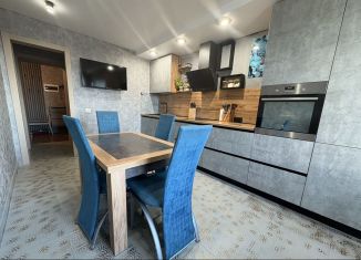 Продам трехкомнатную квартиру, 93 м2, Республика Башкортостан, улица Ахметова, 353