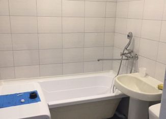 Продаю 2-ком. квартиру, 42 м2, Курск, улица Радищева, 57