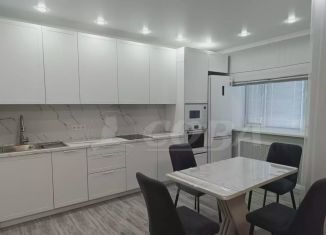 Сдам в аренду 2-ком. квартиру, 80 м2, Тобольск, 7-й микрорайон, 39Б