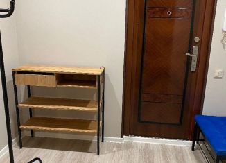Сдаю в аренду 2-ком. квартиру, 51 м2, Мурманск, Гвардейская улица, 19