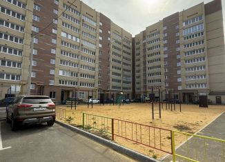 Продаю 2-комнатную квартиру, 81 м2, Йошкар-Ола, улица Дружбы, 111, 3-й микрорайон