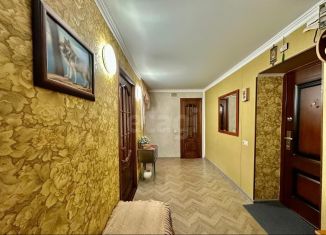 Продаю 2-ком. квартиру, 55.4 м2, Черкесск, улица Гутякулова, 38