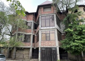 Продаю дом, 813 м2, Махачкала, улица Гамида Далгата, 67