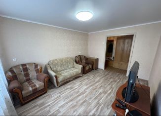 Продается 2-ком. квартира, 48 м2, Кумертау, улица Мажита Гафури, 2Б
