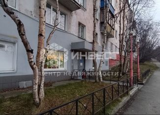 Продам торговую площадь, 60 м2, Мурманск, улица Юрия Гагарина, 45