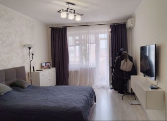 Продаю 3-ком. квартиру, 77 м2, Азов, улица Ленина, 270