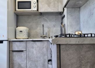 Продаю 2-ком. квартиру, 37 м2, Березники, улица Парижской Коммуны, 48