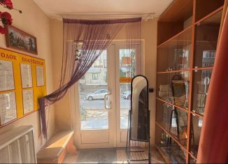 Продаю торговую площадь, 68 м2, Красноперекопск, улица Калинина, 6