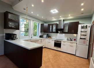 Сдаю в аренду дом, 312 м2, поселок Мещерино, улица Пограничников