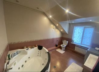 Трехкомнатная квартира на продажу, 71 м2, Хасавюрт, Набережная улица, 12