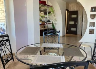 Продается трехкомнатная квартира, 90 м2, Псков, Юбилейная улица, 40