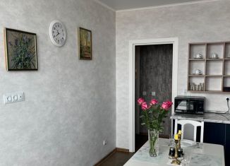 Сдается 1-ком. квартира, 42 м2, Калининград, улица Александра Суворова, 59