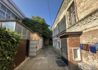 Продается 3-комнатная квартира, 52 м2, Армавир, улица Тургенева, 103