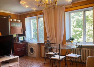 Сдается в аренду 3-ком. квартира, 60 м2, Аксай, улица Платова, 6