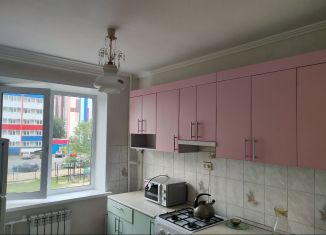 Продаю трехкомнатную квартиру, 63 м2, Курган, микрорайон 1А, 11