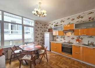 3-ком. квартира в аренду, 110 м2, Сочи, улица Бытха, 4/7, микрорайон Бытха