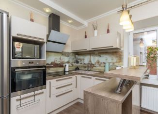 Продаю 3-ком. квартиру, 99.2 м2, Тюмень, улица Дружбы, 75