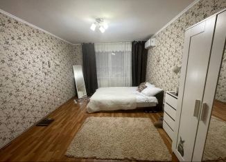 Сдаю 2-ком. квартиру, 63 м2, Краснодар, улица имени Калинина, 350/4, микрорайон Кожзавод