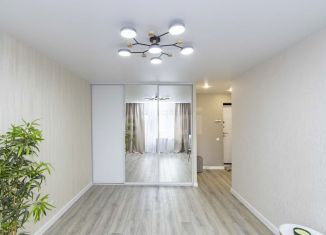 Продается однокомнатная квартира, 32.4 м2, Тюмень, улица 50 лет Октября, 34