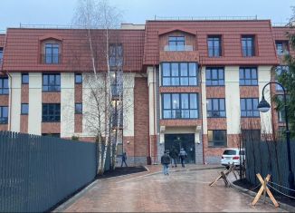 Продаю 3-ком. квартиру, 96 м2, Калининград, улица Ватутина, 38А