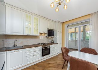 Продаю 2-ком. квартиру, 61 м2, Калининград, Орудийная улица, 32Вк3