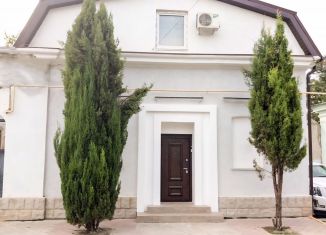 Трехкомнатная квартира на продажу, 90 м2, Керчь, улица Циолковского, 15