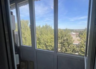 Продаю четырехкомнатную квартиру, 59.1 м2, Можга, улица Азина