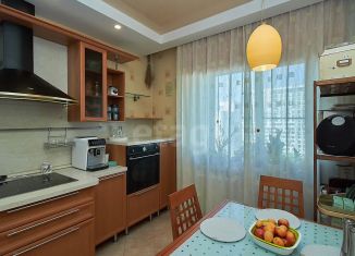 Трехкомнатная квартира на продажу, 75 м2, Тюмень, улица 50 лет Октября, 62А/1