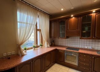 Трехкомнатная квартира в аренду, 84 м2, Мурманск, проспект Ленина, 72